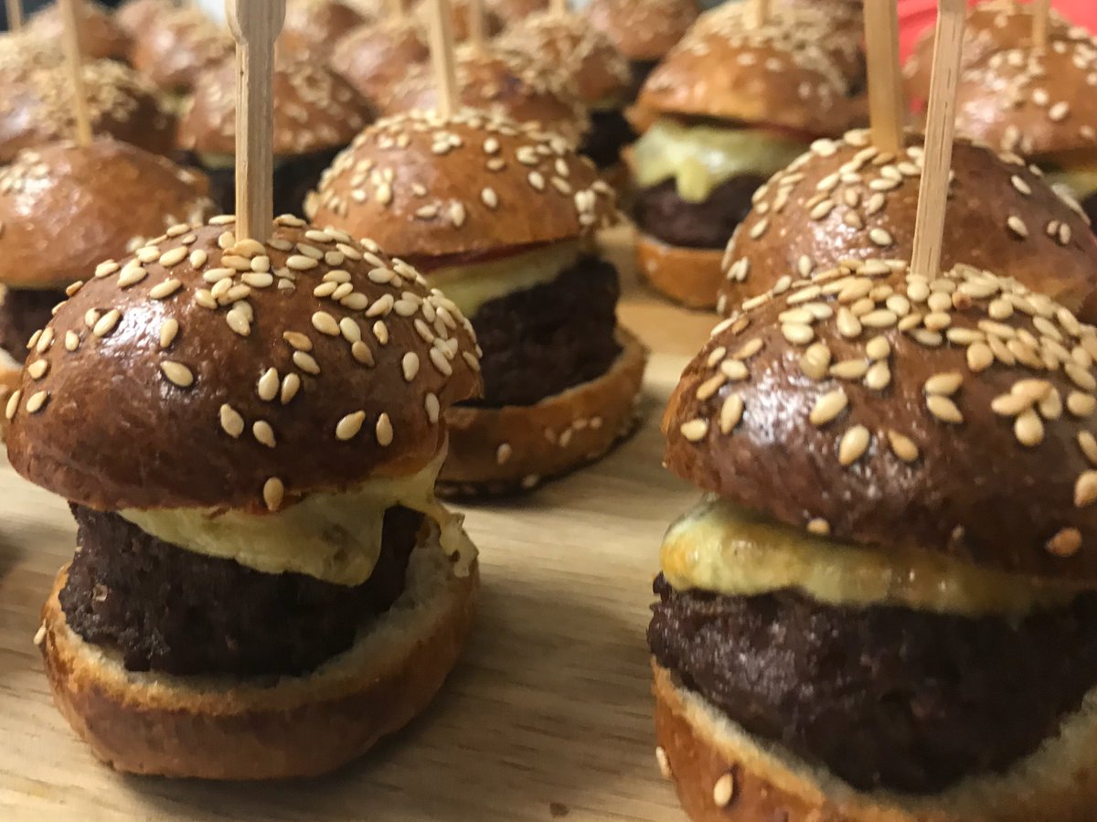 Mini cheese burgers #canapereception #canapes #catering #instafood #cheeseburger