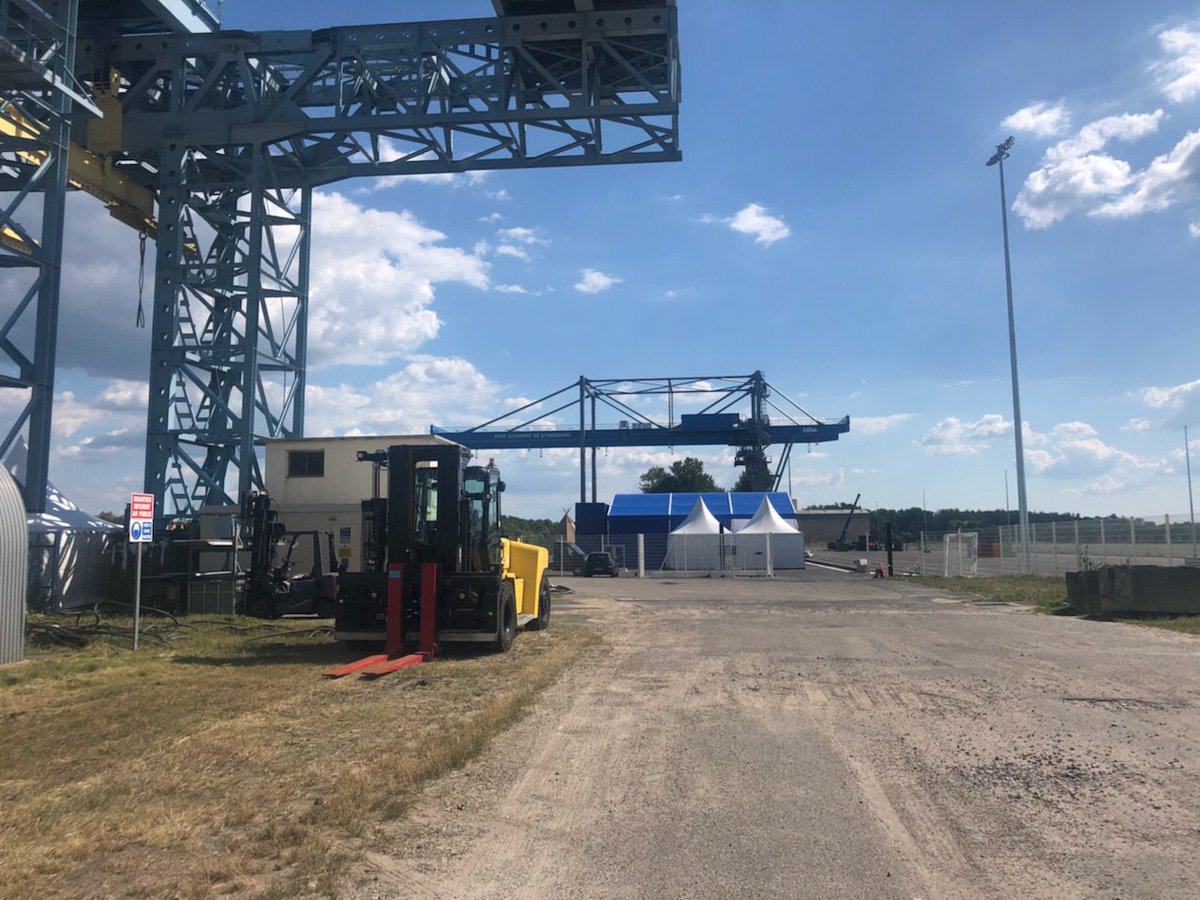 ManulocFrance's tweet photo. Le chariot Hyster 16 tonnes de Manuloc sera à l'entrée des Eurockéennes de Belfort pour l'édition 2018.! #manuloc #hyster #eurockéennes #erocks https://t.co/Xm7niEEl7F