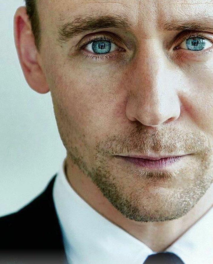 vrdbotdf's tweet photo. Also just wanted to say sorry for the lack of @twhiddleston recently. I've had a lot going on but that still doesn't excuse it ;) so here you are. #tomhiddleston #hiddlepost https://t.co/LIlqsChFc7