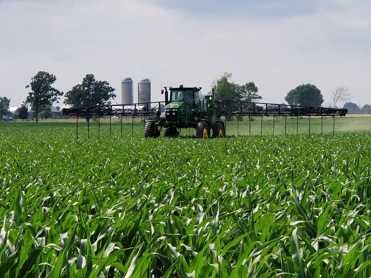 JonathanWoerlen's tweet photo. Topping up great looking corn. #Managing  N. https://t.co/y0NPUsdhgs