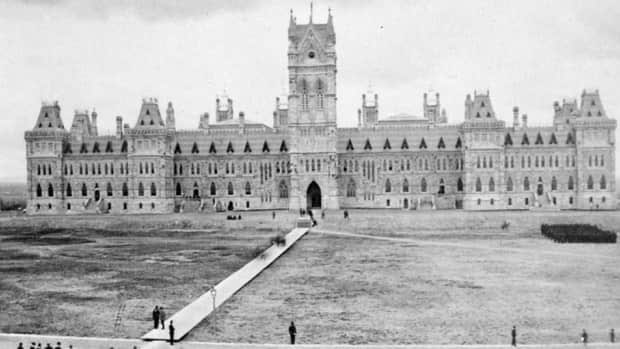 AdriannaPeps's tweet photo. As Canada turns 151, let's look back at its baby pictures from 1867
https://t.co/UuOpbyNI9P https://t.co/WGQTPGGT95
