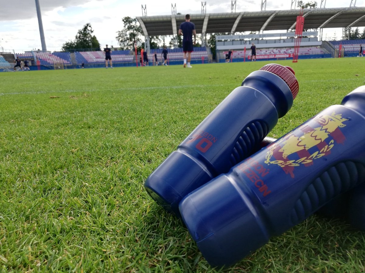 PogonSzczecin's tweet photo. Drugi dzisiejszy trening, a jego częścią tak zwana #strzelba ⚽ https://t.co/hhYGP4ZG7X