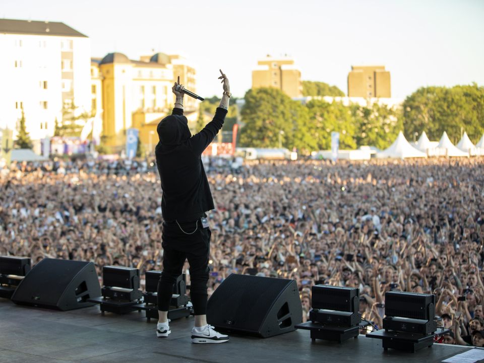 Shari_Shady's tweet photo. He is sooooooo perfect !! @Eminem โค๏ธ
#Only8Days #RevivalTour #Hannover https://t.co/vg2qKU4AFt