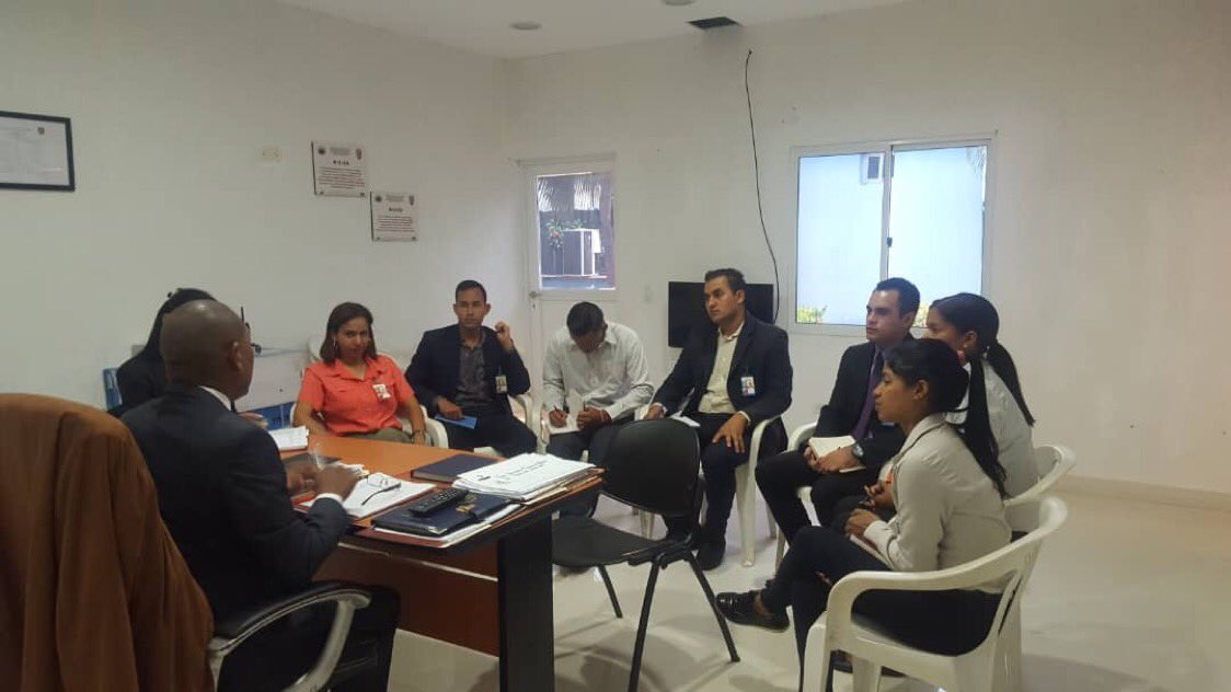 CICPC380's tweet image. Comisario General Francisco Blanco Jefe Delegación Estadal Nueva Esparta, reunido con el personal del Area de Criminalísticas de Nueva Esparta, tratando puntos para el mejor funcionamiento del Laboratorio Criminalistico. @DouglasRicoVzla @PRENSACICPC