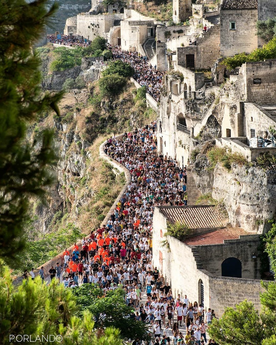 igersbasilicata's tweet photo. A #Matera, oggi, è festa grande! Il giorno più lungo è giunto: #2luglio, #festadellabruna ❤ Grazie a @ pakitomt per lo scatto e ricordate di seguire @igersmatera e condividere con loro i vostri scatti a tema con gli hashtag 👉 #guardachebruna #igersmatera #igersbasilicata https://t.co/6y4I2i0FnF