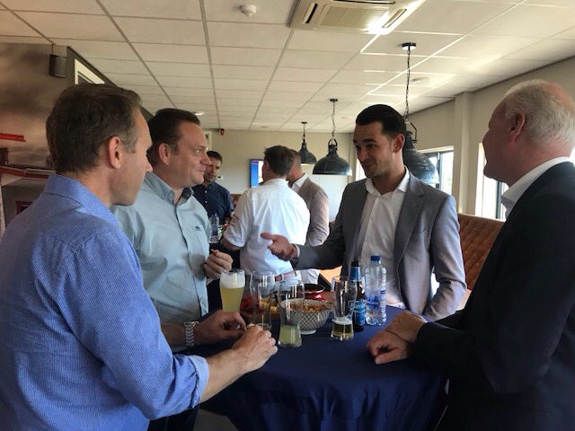 Afsluitende borrel na het #BOBDebat over #defabriekvandetoekomst in de gezellige kantine in industriële sfeer van ⁦<a href="/Cromvoirtse/">De Cromvoirtse</a>⁩