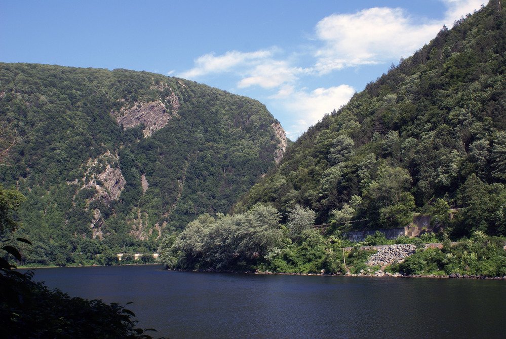 NJAudubon's tweet photo. Check out the Delaware Water Gap, a National Recreation Area on the border of NJ and PA that formed 500+ million years ago! Get outside into the #DelRiverWatershed and explore the Water Gap this summer. https://t.co/cSjByTfc5L  #4theDelaware https://t.co/GtsdY0O68D