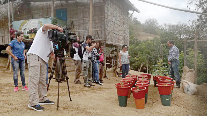 EcuadorMAE's tweet photo. [BOLETÍN] Participantes del Programa AbE comparten sus experiencias con periodistas ➡️ https://t.co/s3DZPsXsbd https://t.co/x7njiZhhmm