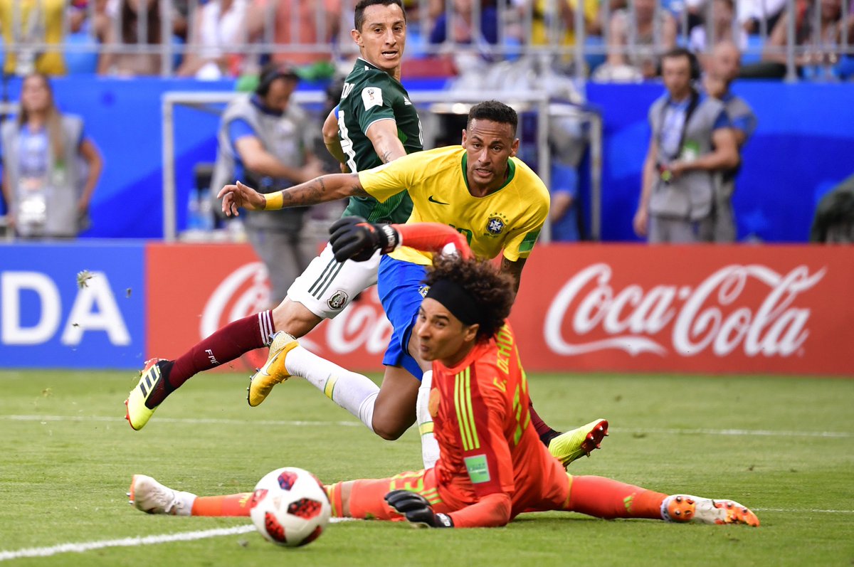 XHSports's tweet photo. Neymar scored and assisted in Brazil's 2-0 win over Mexico in the #WorldCup round of 16 https://t.co/QaJTYw84Mo
