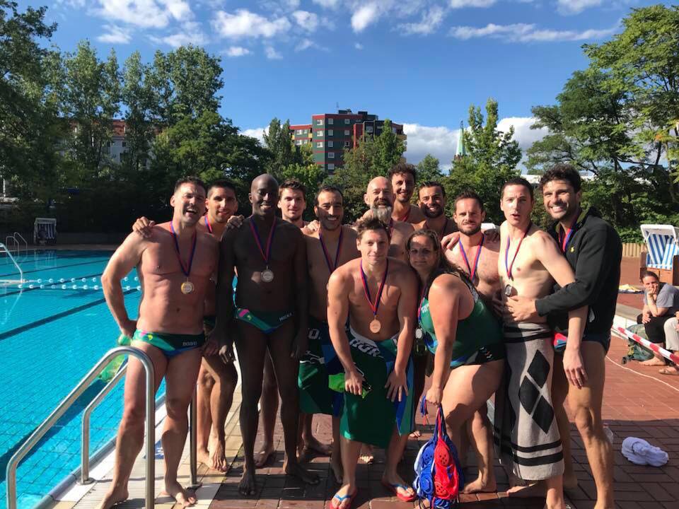 #WATERPOLO 🤽🏾‍♂️
 🏆Félicitations à nos poloistes qui arrivent 2ème 🥈 de la #Berlin #Queer #Summer Splash 👏🏻