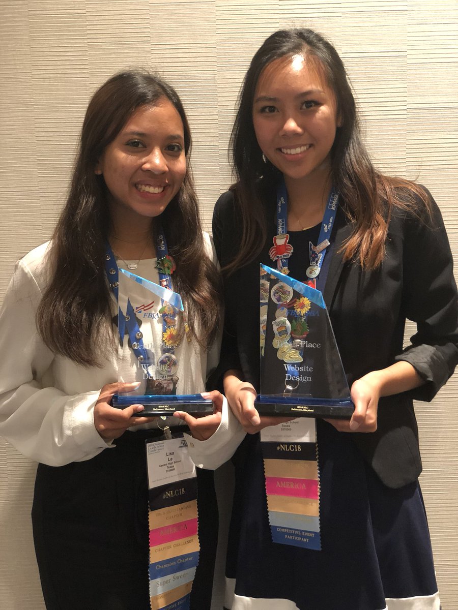 vidanggg's tweet photo. hardships thrown at us were no match for our bomb website and these cute smiles❤️ #nlc18 #centralFBLAtakesBaltimore @texas_fbla @_lisaannle https://t.co/R2EZH1b9V2
