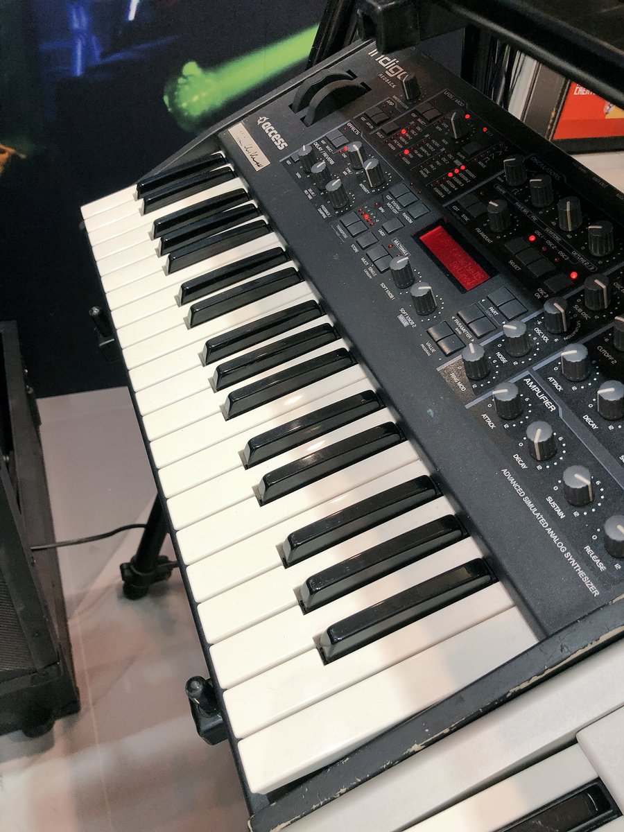 access indigo redback 限定生産なシンセ。 TI Polarと共に先生ずっと