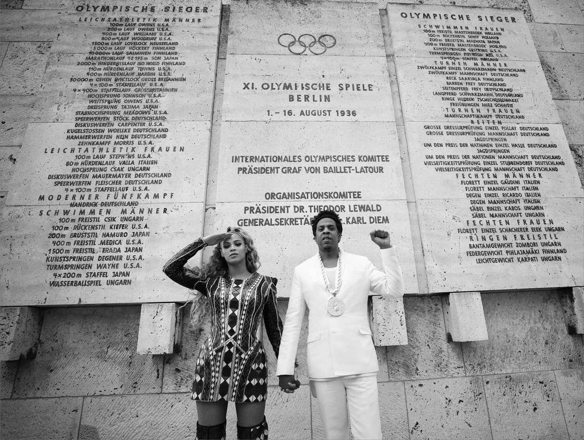 Jowathan1's tweet photo. Arenan Beyoncé och Jay-Z valde att uppträda på i Berlin är samma arena där Jesse Owens vann framför Hitler i olympiska spelen 1936. Deras respekt ger mig gåshud. https://t.co/QlK7LYNxN6