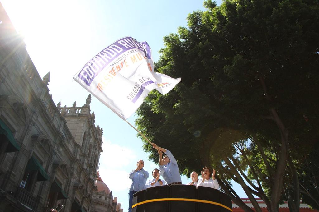 eduardorivera01's tweet photo. Ha sido un honor poder servir a los poblanos. Hemos presentado una campaña de altura, sin ataques, con propuestas y respeto por nuestros contrincantes. Creemos en la política que construye. https://t.co/Ebn9zSKCk4