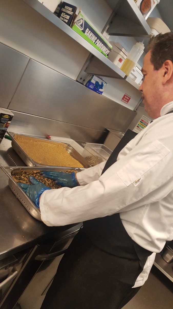 LondonReedy's tweet image. Team development, retail baking by Exec Chef @JohnWhi65681209 #PassingOnTheKnowledge #Welovethisbusiness #Foodies @BaxterStorey @woodythechef