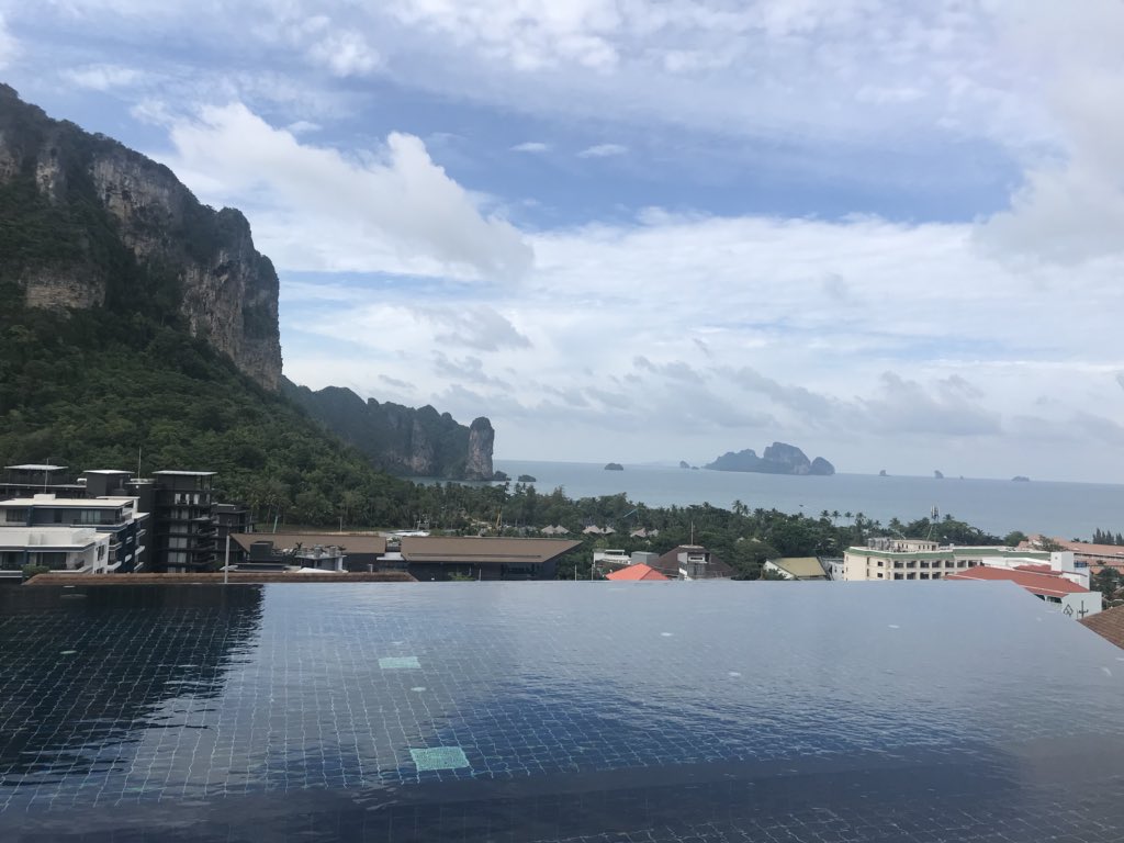 neyecee's tweet photo. I know a girl that saves pictures from places she’s flown #missingThailand https://t.co/XyixcidD4w