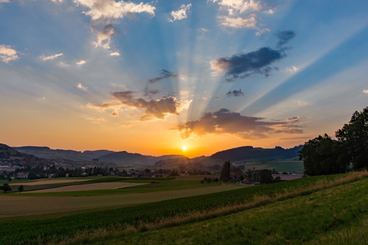 Sonnenaufgang von heute Morgen. Ein Vorteil hat es, wenn man nicht gut Schlafen kann in der Hitze...