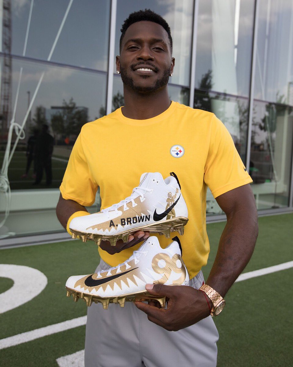 . (deedeejs__) Twitter