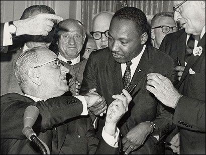 Marc_Perrone's tweet photo. Today in 1964

President Lyndon Johnson

signed the Civil Rights Act 

in a nationally televised ceremony at the White House.

🇺🇸

#Equality #MLK #1u #UnionStrong #MondayMotivation https://t.co/zZmkSastrK