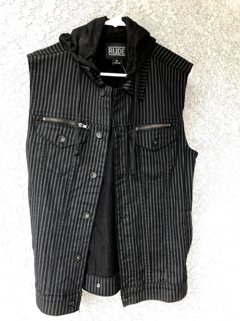 R5closet's tweet photo. New Item Posted: R5 Striped Vest https://t.co/m5tWfmOANi https://t.co/tMIZ6YdAIW
