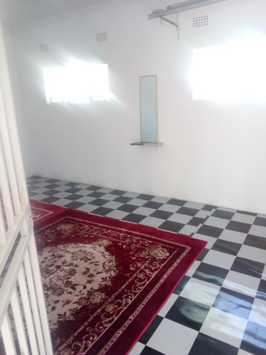 cathymalejane's tweet photo. The past 3 days have been super exhausting but I am super super proud and excited about the finished product.let me know what you think of my labour #DiyChick #ProjectGarage #BuildersWarehouse #GetItDone #DiyBotswana #WarmthAndFuzz #FollowingMyPassion #SelfLove2018 https://t.co/rqGGrpWGqM