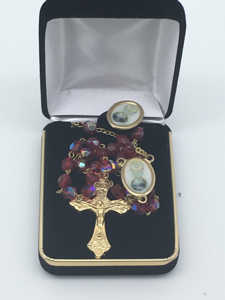 JMJCatholicStor's tweet photo. Come Holy Spirit, fill the Hearys of your faithful. Red Glass Bead Rosary!
Come Get Inspired! https://t.co/Od0KYwqv9K