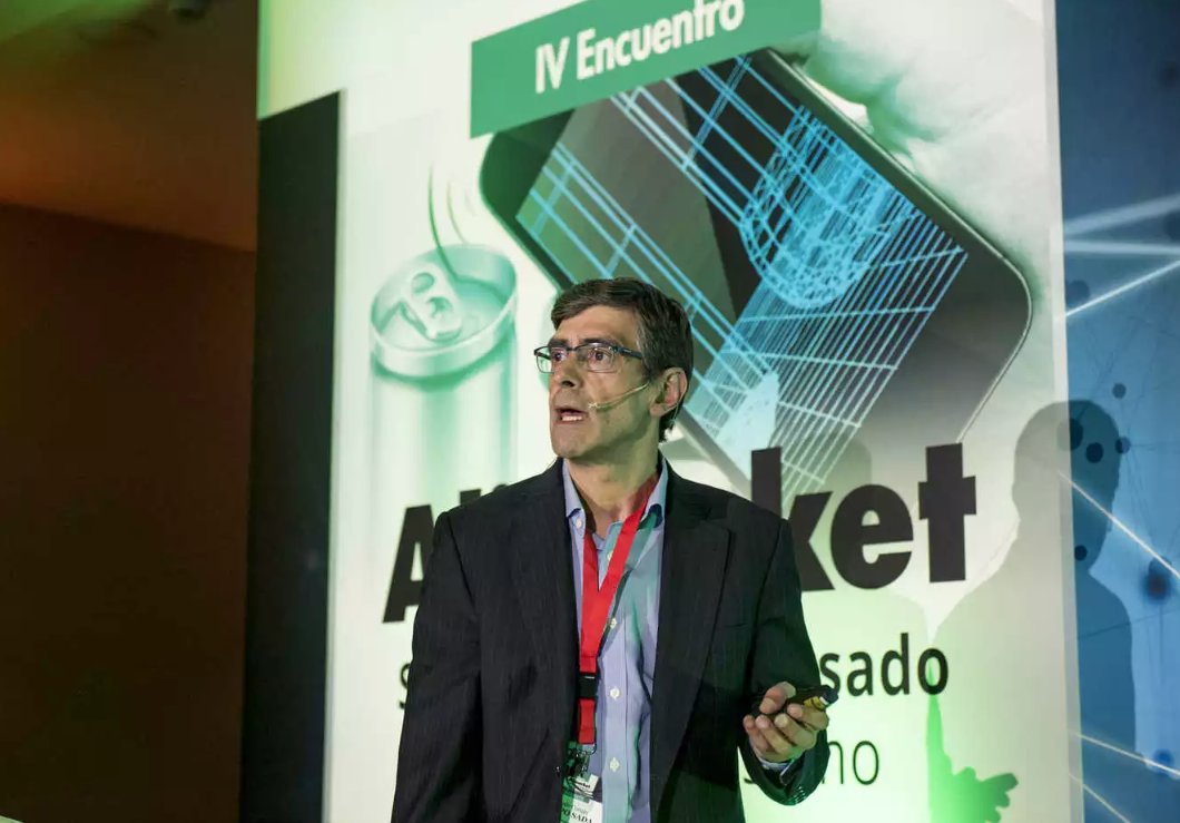 Hispackbcn's tweet photo. El cliente busca saber más sobre el producto "no lo podemos atiborrarle a información porque podemos provocar un efecto indeseado", Alfredo Corujo, Director de Calidad e I+D del @SadaGrupo. @Alimarket  https://t.co/62tR51NDN7 https://t.co/OkZMHoG4vq