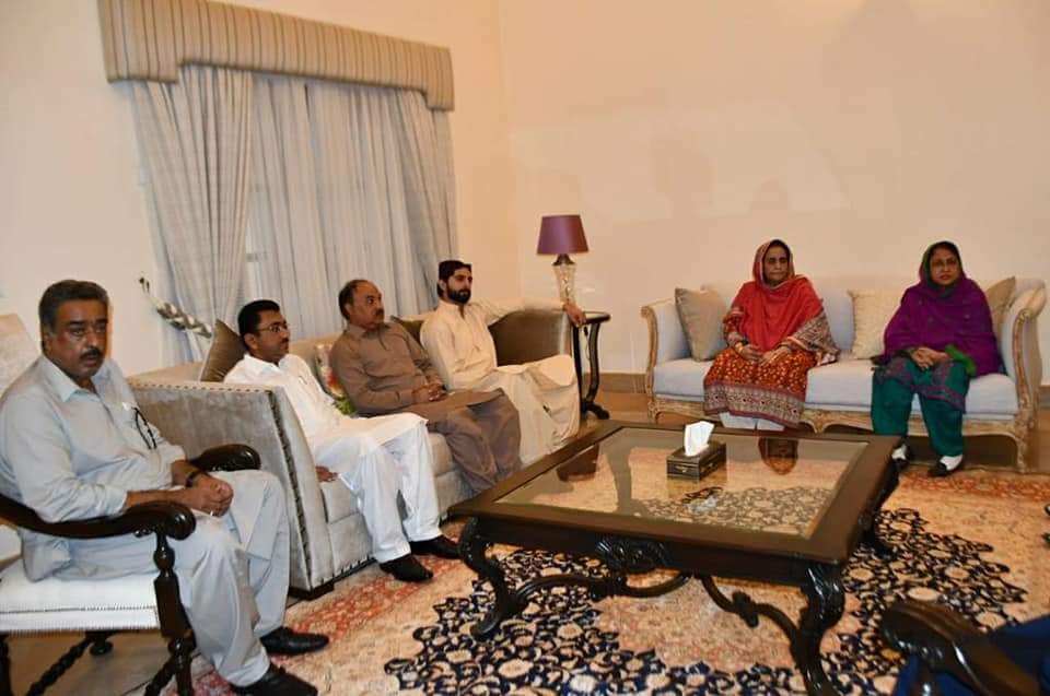 muneer_zardari's tweet image. Today Candidate #PS10 Ratodero &amp;amp; President #PPP Women Wing Madam @FaryalTalpurPk Sahiba visited Ghotki and offer Condolence with Jam Ikramullah Dharejo Candidate #PS19 at his house along with local party leadership.