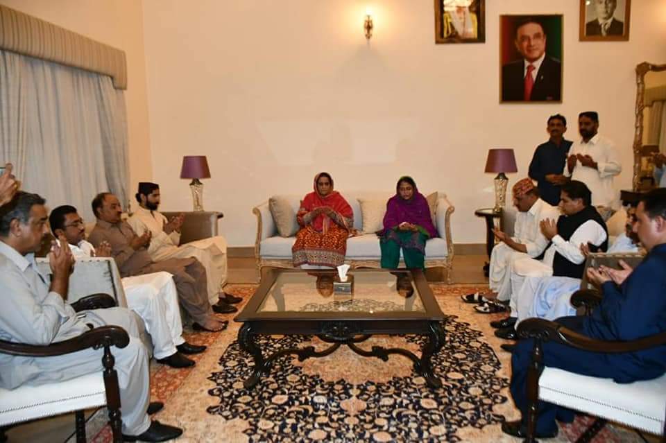 muneer_zardari's tweet image. Today Candidate #PS10 Ratodero &amp;amp; President #PPP Women Wing Madam @FaryalTalpurPk Sahiba visited Ghotki and offer Condolence with Jam Ikramullah Dharejo Candidate #PS19 at his house along with local party leadership.