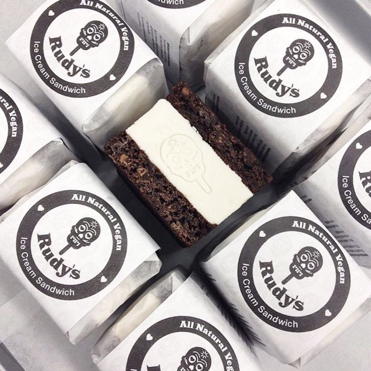 .@rudyspaletas to the rescue during the heat wave 🔥 Rudy's will be helping us keep it cool at #BecauseBeer #Pier4Park #HamOnt July 13-15!