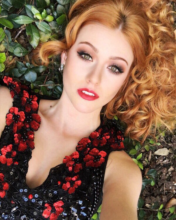 hotforgingerx's tweet photo. This week we have stunning Katherine McNamara as #GingerOfTheWeek ! #thetwopercent @Kat_McNamara https://t.co/HPEW4h5DNf