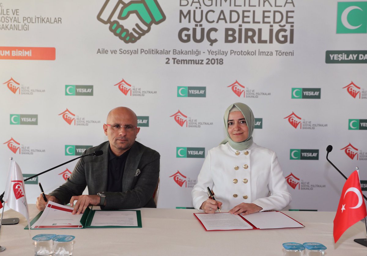 drbetulsayan's tweet photo. Gençlerimizi, geleceğimizi korumak için çalışmaya devam ediyoruz. 

Bakanlığımız ve @1920yesilay arasındaki Bağımlılıkla Mücadeleye Yönelik İşbirliği Protokolünü imzaladık. 

Bu protokolle #YEDAM uygulama modeli Sosyal Uyum Birimlerimizde hayata geçirilecek. https://t.co/TbmViX2mNA