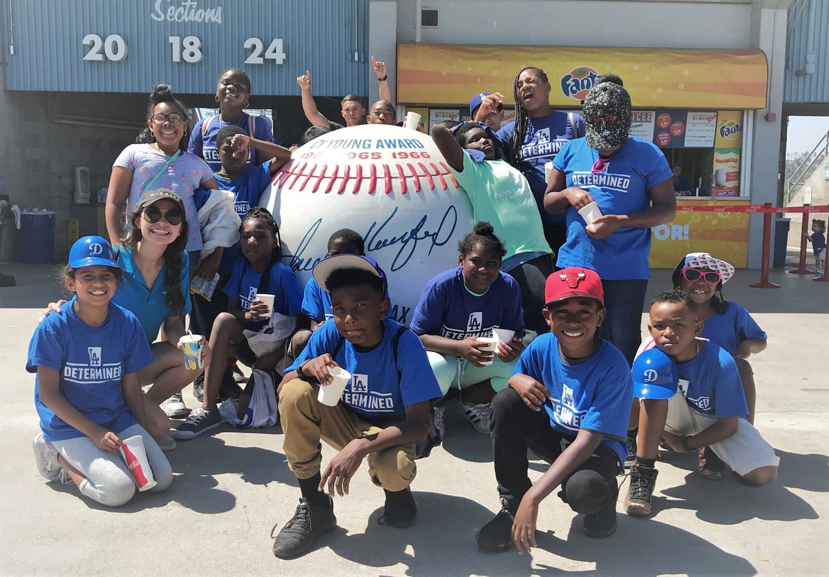 BGCMLA's tweet photo. Thank you @Dodgers for having our Nickerson Gardens Clubhouse be a part of Kids4DodgerBaseball! Our members enjoyed cheering their home team and eating those delicious Dodger Dogs! #K4DB #BGCMLA https://t.co/AsqXX421yv