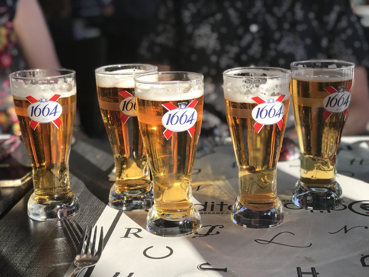sommecourt's tweet photo. It’s a sunny evening in St Quentin & we begin a #Twitterswarm (maybe swarmette) with these as #itsaboutthattime ....with @JacquiShaw74 @brianthesnail40 @EmileC66 @Oldgoldgeezer @stockotrader @paullangdop @createlab https://t.co/F1LB2j96xV