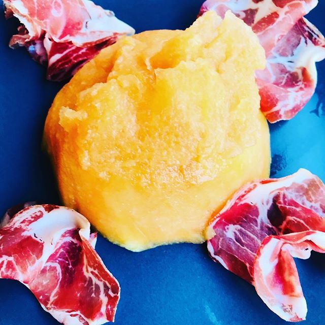 pbmf_fr's tweet image. Un repas en légèreté et en fraîcheur : melon coppa #pbmf #plusbellemafamille #familyblog #familymeal #repasdété #repasleger  #melon #coppa