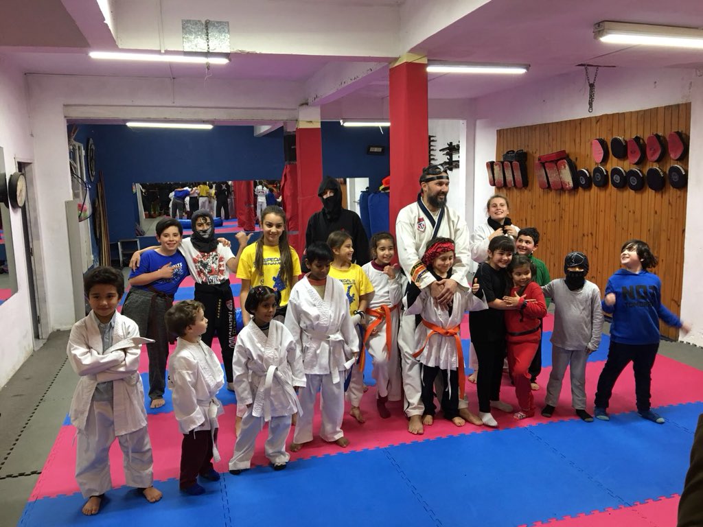 ATAPocitosMA's tweet photo. 🌃 NOCHE NINJA 2018 🌙

Supera tus Límites 🔝! Recuerda siempre tomar acción 👊🏼💥🥋

FORME PARTE DE NUESTRO EQUIPO!
VISITE NUESTRA ACADEMIA Y AGENDE UNA CLASE DE PRUEBA GRATIS! 🚨

Contacto: 📞 2628 4237 / 099 241 865
-
#ATAUruguay #Taekwondo #TKD #SongahmTaekwondo https://t.co/vfRSoTh8mt