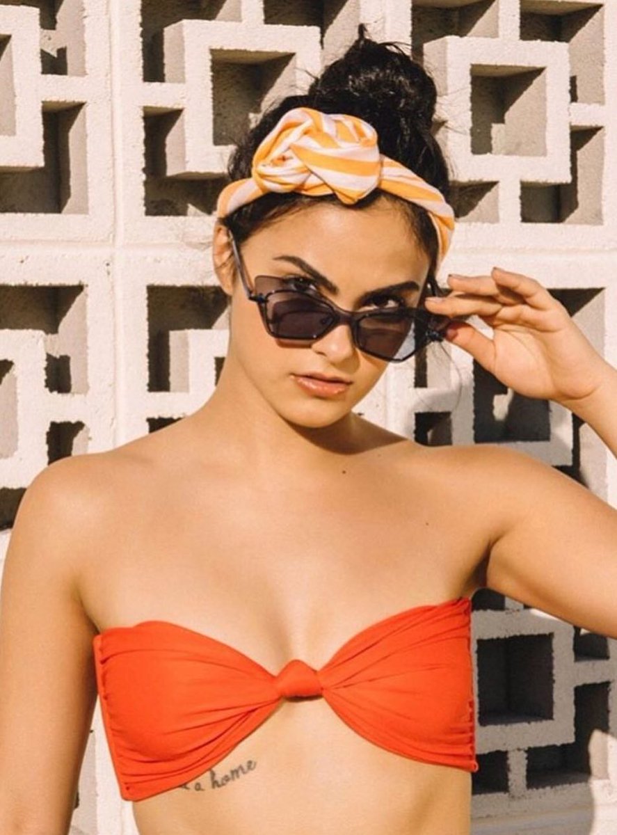 handstomyselfvs's tweet photo. Almost looking the same.. @lilireinhart @CamilaMendes ❤️ #Beronica #LiliReinhart #CamilaMendes @harpersbazaarus @NylonMag https://t.co/30X6uoat7i