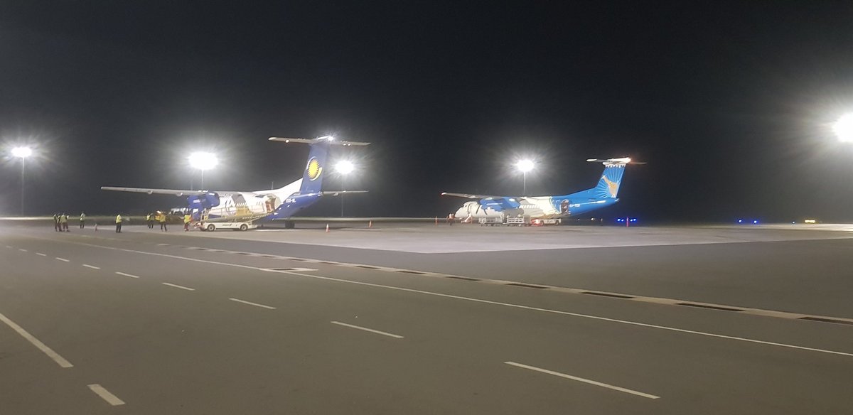 TMenthry's tweet image. Mapacha walee.. @RwandaAir @AirTanzania #KilimanjaroAirport #Bombadier #KIA 🇹🇿