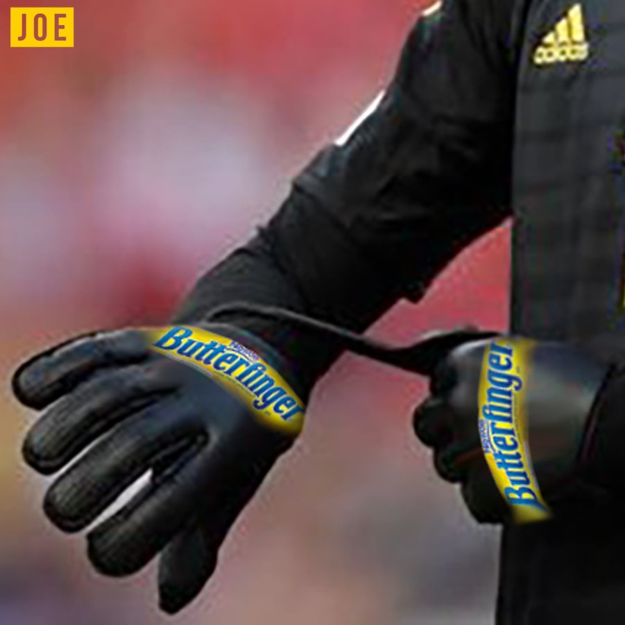 See Courtois has a new glove sponsor... 👀 #BELJPN #WorldCup