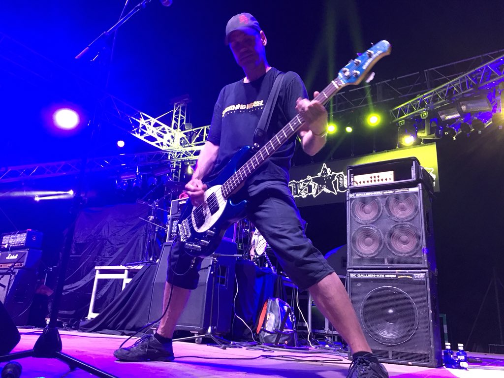 Malos_Vicios's tweet photo. Muy buenas, familia! Ya estamos de vuelta del TebaRock, descansados y felices de haber estado en este festival con vosotros. Esperamos que lo disfrutarais tanto como nosotros. Salud y Malos Vicios!
Fotos por Marki. #TebaRock #punk #malosvicios https://t.co/T7XgZvzRUP