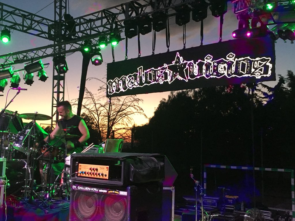Malos_Vicios's tweet photo. Muy buenas, familia! Ya estamos de vuelta del TebaRock, descansados y felices de haber estado en este festival con vosotros. Esperamos que lo disfrutarais tanto como nosotros. Salud y Malos Vicios!
Fotos por Marki. #TebaRock #punk #malosvicios https://t.co/T7XgZvzRUP