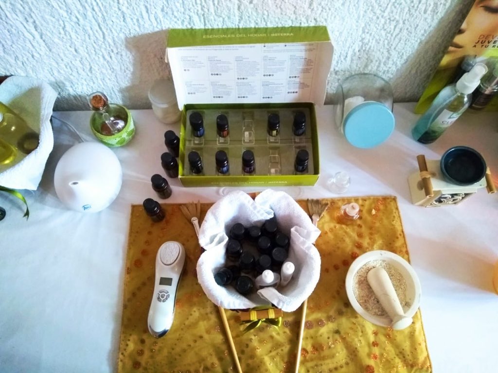 Lizzysa's tweet photo. ¿Les conté que fui a darme un masaje en @therapywellnes verdad? Bueno, les diré que fue delicioso, tomé un masaje profundo y mi mamá uno relajante. Aquí un poco de los detalles. #TimeToWellness https://t.co/9K614erof4