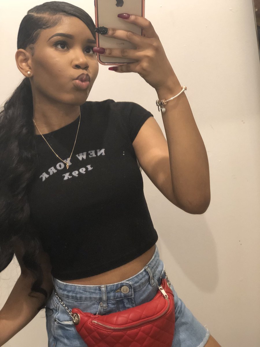 erinjeanellee's tweet photo. #Whoswhoatvstate
I think im a lil late😂 but hey My name is Erin Im from Atlanta📍. Im majoring in exercise physiology . I look mean but I swear I’m not😇 so if you see me speak💕 #vstate22 https://t.co/KsOypfNQtc