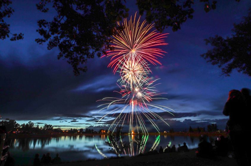 Canada's tweet image. As fireworks lit up the Canadian skies last night, #CanadaDay once again reminded us of why we love this great country. Our welcoming spirit makes us proud to belong! #Canada151 📷 @jpeltzer @JMcKayPhotoWhig @Neil_Zee