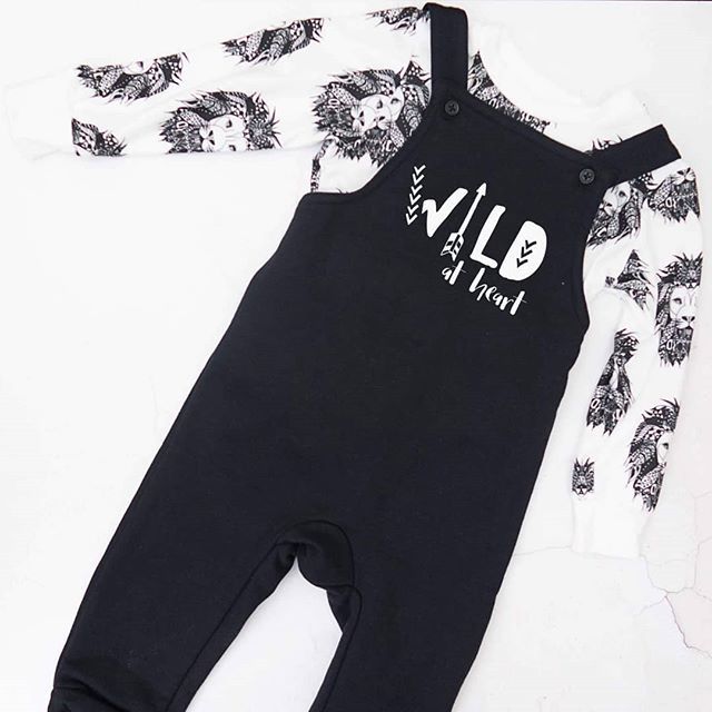 LottieandLysh's tweet photo. #OOTD - This Aztec Lion top looks awesome paired with the new dungarees from @blueberrybookids
.
.
#lottieandysh #azteclion #monokids #monochrome #kidsfashion #babyfashion #kidslookbook #flatlay #madeintheuk #ethicalfashion #exclusive #love #kidsfashionaddict #shopsmall #ins… https://t.co/ZKnnx0ZjUM