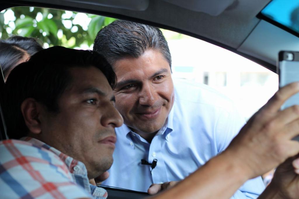 eduardorivera01's tweet photo. Gracias a todos los poblanos que durante este tiempo me apoyaron, a mi familia, a mi equipo de trabajo; vamos a seguir trabajando desde otras trincheras por Puebla. Nuestro municipio hoy más que nunca nos necesita. Nos vemos pronto Puebla. ¡Muchas gracias! https://t.co/c2TtpNYfbH