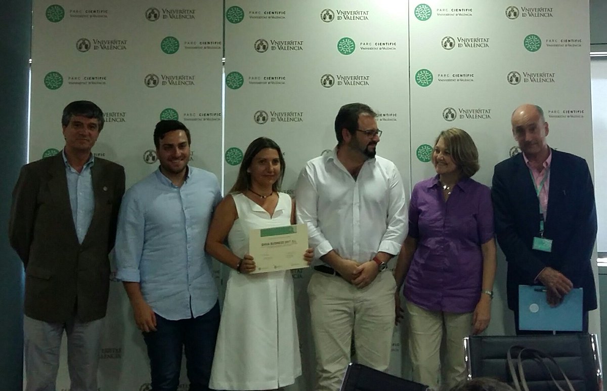 UVemprenAules's tweet photo. 💡#VLCSTARTUP  | Les 8 start-ups seleccionades desenvoluparan els seus projectes innovadors en el Parc Científic. Hui la vicerectora d'#Innovació i #Transferència de la @UV_EG @lolesreal els ha comunicat oficialment la resolució. Enhorabona! ➡️ https://t.co/cvFZZ72TzD https://t.co/zxl2QKD7NN
