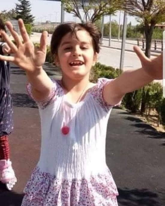 BU YAVRUMUZ KAYIPTIR
KARAMANLI SADİYE HANIMIN PAYLAŞIMI DOSTLARIM 
Allah rizasi icin hepimiz paylassak akrabamin kizi karamanda bugun oglen ezanindan beri bulunamiyor parkda kaybolmus 8 yasinda Allah rizasi icin paylasirsak. Dualarimizi eksik etmiyelim. Acil paylaşalım