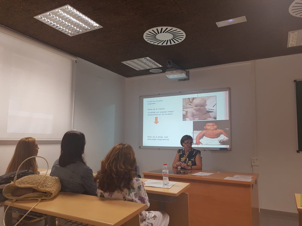SupervisoraE's tweet photo. La supervisora de CCEE y Urgencias Pediátricas del @CHGUVALENCIA organizó una Jornada de acogida y formación, realizada el pasado viernes, para los compañeros que trabajarán en puertas de urgencias pediátricas este verano. https://t.co/thM7dq9kzd