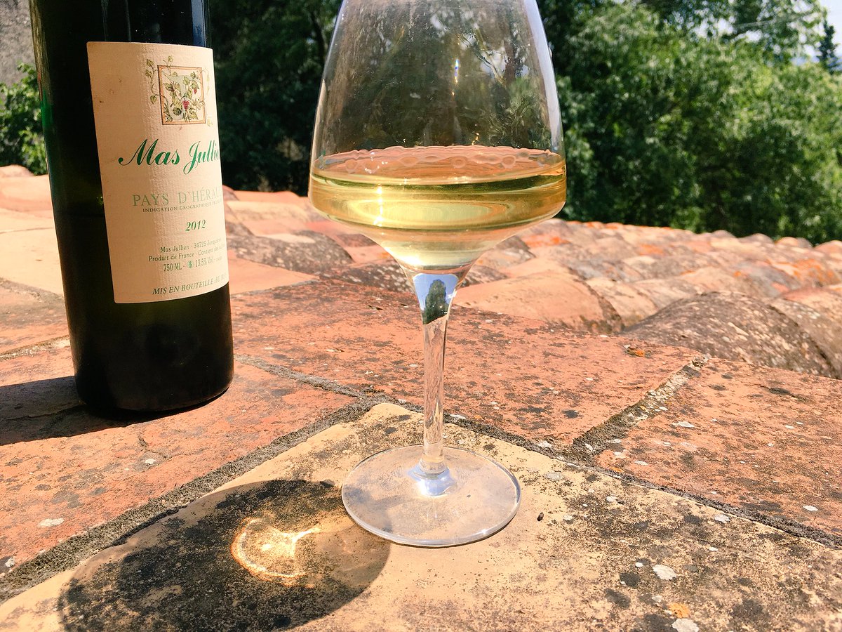 apresleffort's tweet photo. Sec et ensoleillé, un délice de Carignan blanc (et chenin) signé Olivier Julien. #MasJulien #VindePays #Herault https://t.co/KgAc7ljzvV